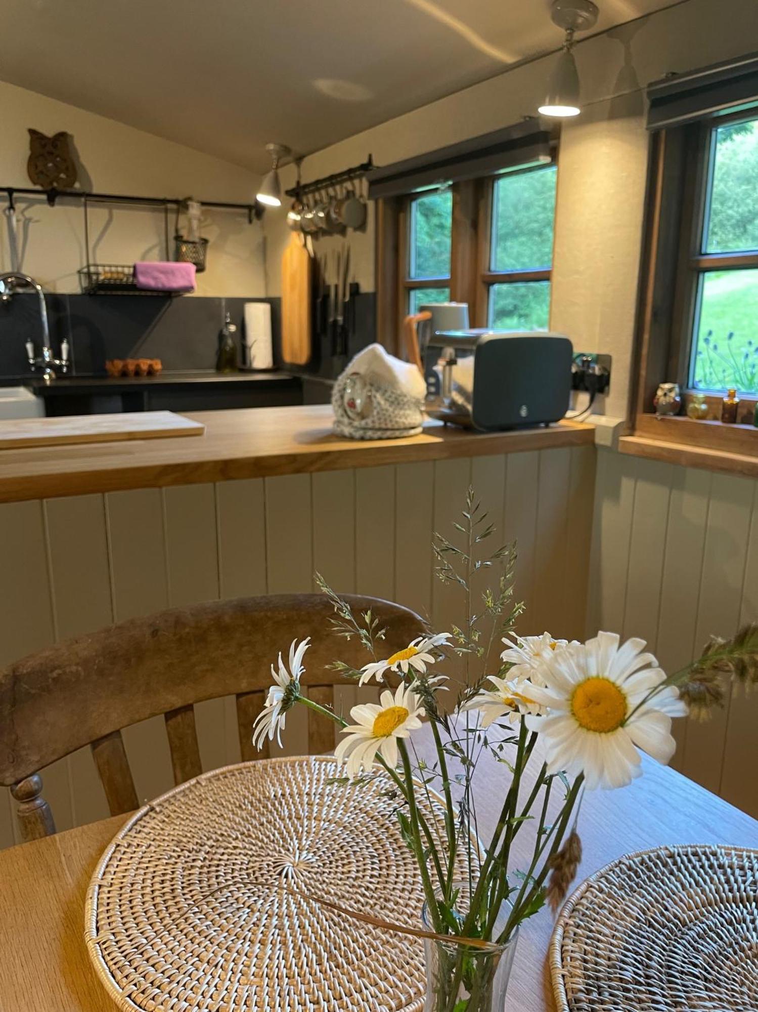 Faraway Follies Villa Llandegla Buitenkant foto